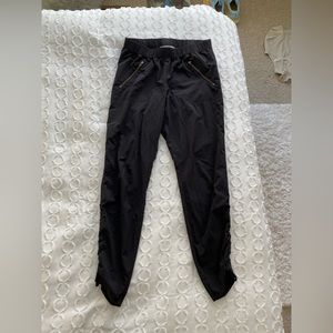 Athleta joggers black with sinched ankle detail size 4